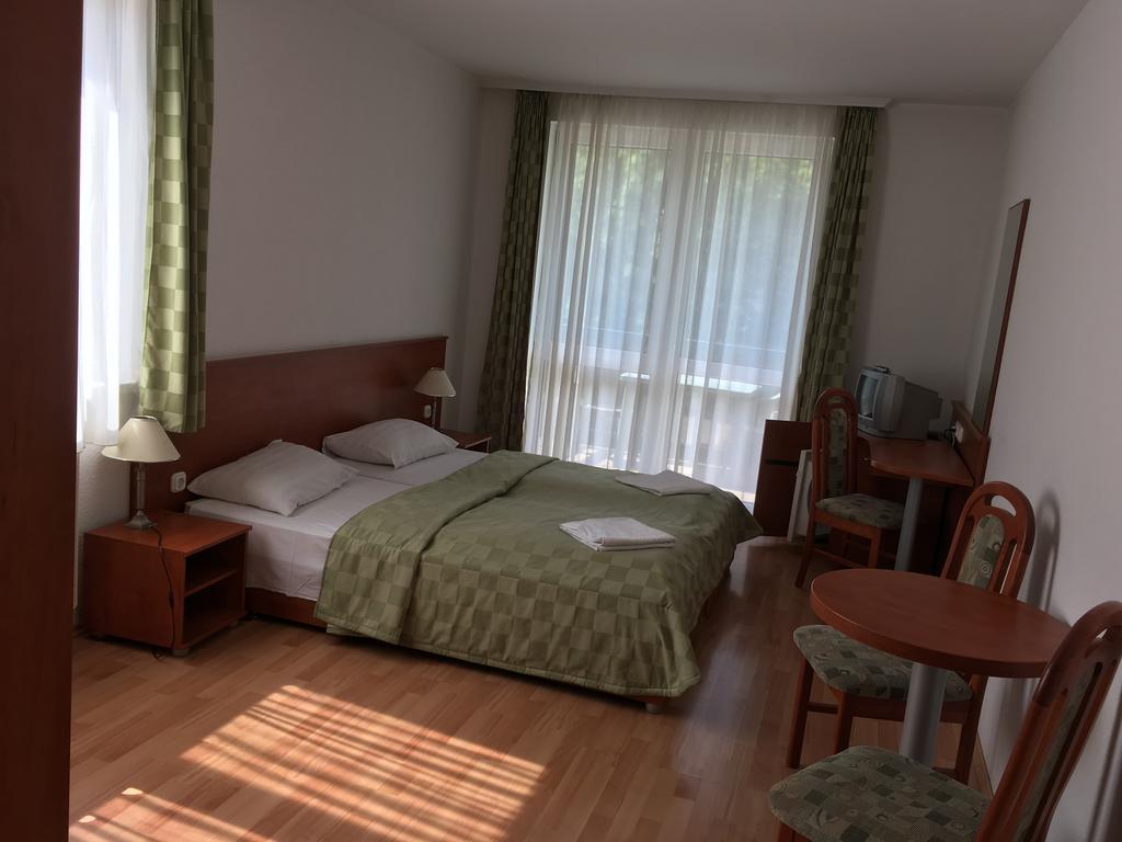 Hotel Kristaly Hajdúszoboszló Buitenkant foto