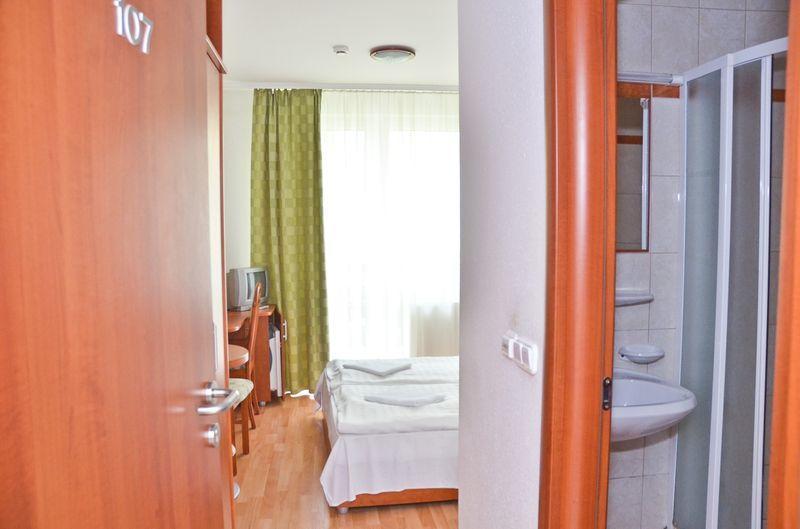 Hotel Kristaly Hajdúszoboszló Buitenkant foto