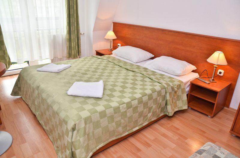 Hotel Kristaly Hajdúszoboszló Buitenkant foto