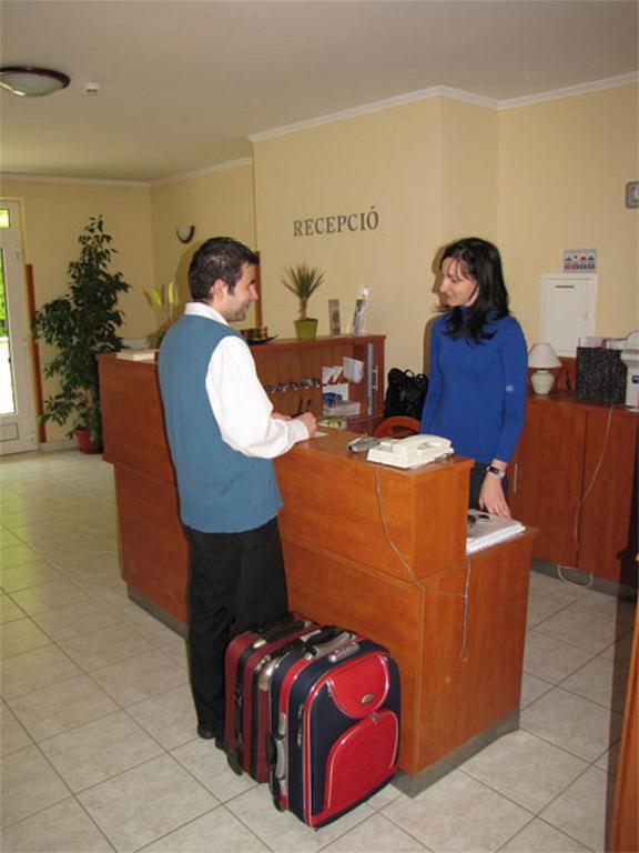 Hotel Kristaly Hajdúszoboszló Buitenkant foto