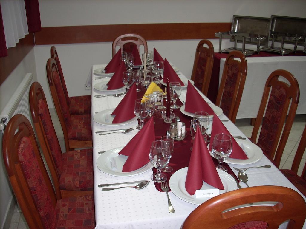 Hotel Kristaly Hajdúszoboszló Buitenkant foto